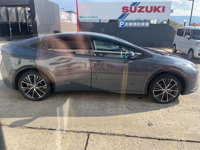 プリウス Ｚ　４ＷＤ　１２．３型ＴＶ　ナビ　ＥＴＣ２．０　デジタルインナーミラー　パノラミックビューモニター　パワーバックドア　ハンドルヒーター　ＢＳＭ　シートヒーター＆ベンチレーター　トヨタチームメート　ドラレコ（4枚目）