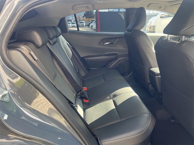 プリウス Ｚ　４ＷＤ　１２．３型ＴＶ　ナビ　ＥＴＣ２．０　デジタルインナーミラー　パノラミックビューモニター　パワーバックドア　ハンドルヒーター　ＢＳＭ　シートヒーター＆ベンチレーター　トヨタチームメート　ドラレコ（14枚目）