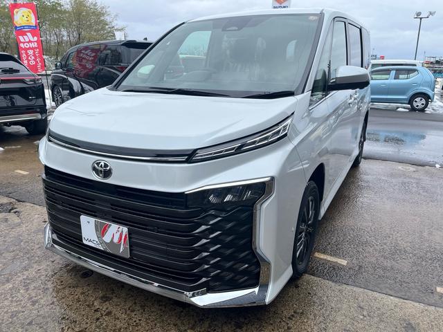 ヴォクシー ハイブリッドＳ－Ｚ　４ＷＤ　快適利便パッケージ　トヨタセィフティセンス　トヨタチームメイトアドバンスパーク＋ＰＶＭ＋ＰＫＳＢ　ＥＴＣ２．０　寒冷地仕様　両側電動スライドドア　登録済み未使用車（7枚目）