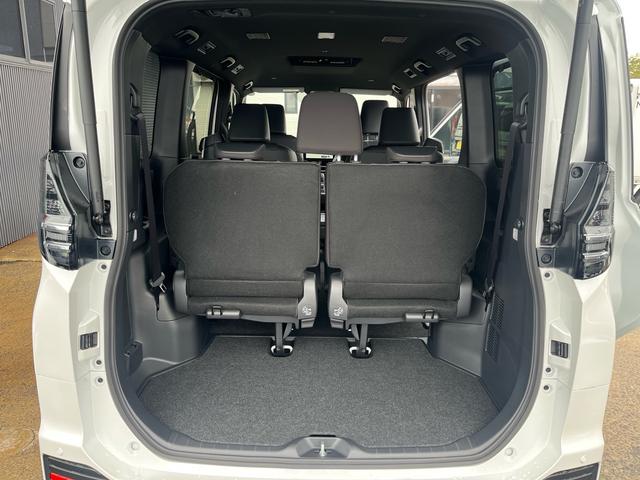 ヴォクシー ハイブリッドＳ－Ｚ　４ＷＤ　快適利便パッケージ　トヨタセィフティセンス　トヨタチームメイトアドバンスパーク＋ＰＶＭ＋ＰＫＳＢ　ＥＴＣ２．０　寒冷地仕様　両側電動スライドドア　登録済み未使用車（18枚目）