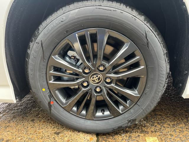 ヴォクシー ハイブリッドＳ－Ｚ　４ＷＤ　快適利便パッケージ　トヨタセィフティセンス　トヨタチームメイトアドバンスパーク＋ＰＶＭ＋ＰＫＳＢ　ＥＴＣ２．０　寒冷地仕様　両側電動スライドドア　登録済み未使用車（19枚目）