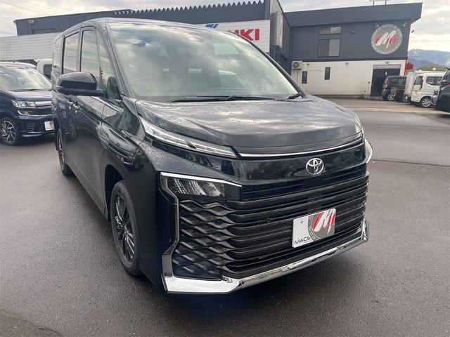 ヴォクシー ハイブリッドＳ－Ｚ　４ＷＤ　快適利便パッケージ　トヨタセィフティセンス　トヨタチームメイトアドバンスパーク＋ＰＶＭ＋ＰＫＳＢ　ＥＴＣ２．０　寒冷地仕様　両側電動スライドドア　登録済み未使用車（6枚目）