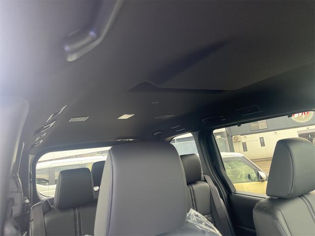 ヴォクシー ハイブリッドＳ－Ｚ　４ＷＤ　快適利便パッケージ　トヨタセィフティセンス　トヨタチームメイトアドバンスパーク＋ＰＶＭ＋ＰＫＳＢ　ＥＴＣ２．０　寒冷地仕様　両側電動スライドドア　登録済み未使用車（12枚目）