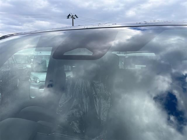 ヴォクシー ハイブリッドＳ－Ｚ　４ＷＤ　快適利便パッケージ　トヨタセィフティセンス　トヨタチームメイトアドバンスパーク＋ＰＶＭ＋ＰＫＳＢ　ＥＴＣ２．０　寒冷地仕様　両側電動スライドドア　登録済み未使用車（28枚目）