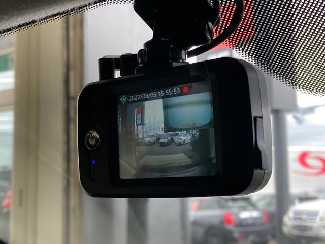 愛車に取り付けることで映像と音声を記録してくれるドライブレコーダーは、事故の際に確かな証拠能力を発揮してくれます。