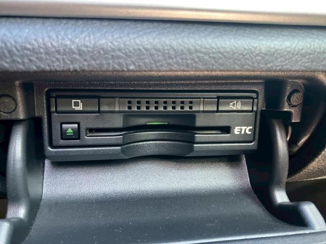 クラウンハイブリッド アスリートＳ　ブラックスタイル　アドバンスＰＫＧ　ＡＣＣ　純正８型ナビ　ＴＶ　ＢＴ　ＣＤ　ＤＶＤ　Ｂカメ　ＨＩＤヘッドライト　フォグランプ　オートライト　ＡＣＣ　ドラレコ　本革シート　Ｐシート　シートヒーター　シートエアコン（19枚目）