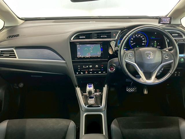 シャトル ハイブリッドＸスタイルエディション　ワンオーナー　純正ナビ　フロントカメラ　バックカメラ　フルセグＴＶ　Ｂｌｕｅｔｏｏｔｈ　ＬＥＤヘッドライト　オートライト　パドルシフト　クルコン　ステアリングリモコン　前後ドラレコ　ＯＰ１５インチＡＷ（2枚目）