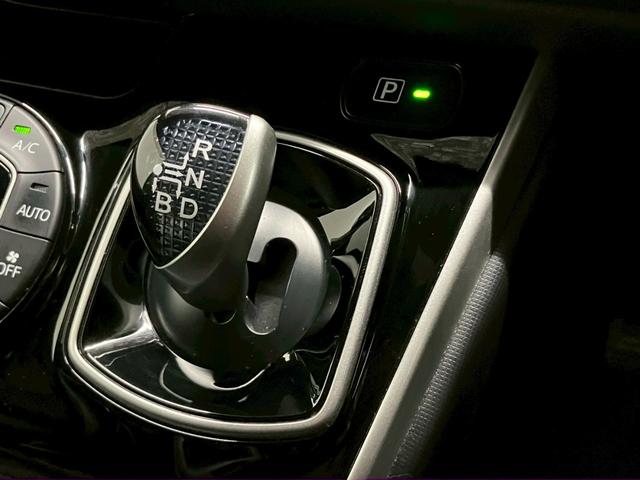 エスクァイア ハイブリッドGi 後期型 両側電動 純正9型ナビ 純正フリップダウン LEDヘッドライト オートハイビーム クルコン シートヒーター 衝突軽減ブレーキ レーンキープアシスト バックカメラ フルセグ Bluetooth(19枚目)