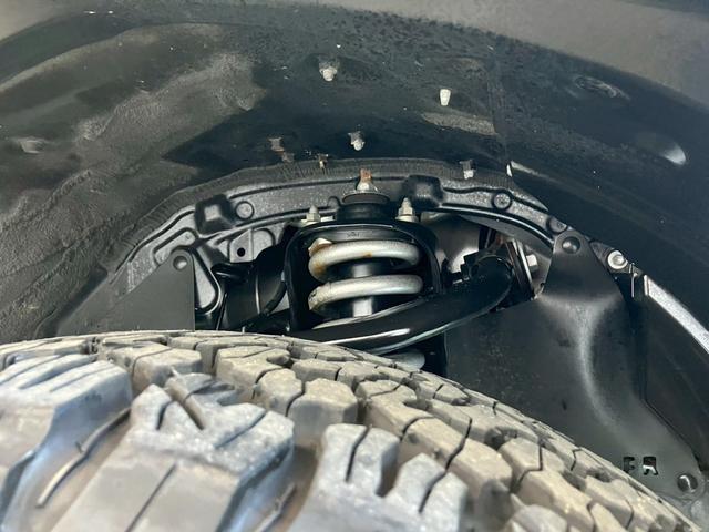 ランドクルーザープラド TX Lパッケージ 70thアニバーサリーリミテッド 1オーナー ムーンルーフ JAOSスキッププレート ガナドールマフラー RAYS18インチAW リフトアップ 9型ナビ バックカメラ シートヒーター 茶側シート LEDライト ACC セーフティセンス(12枚目)