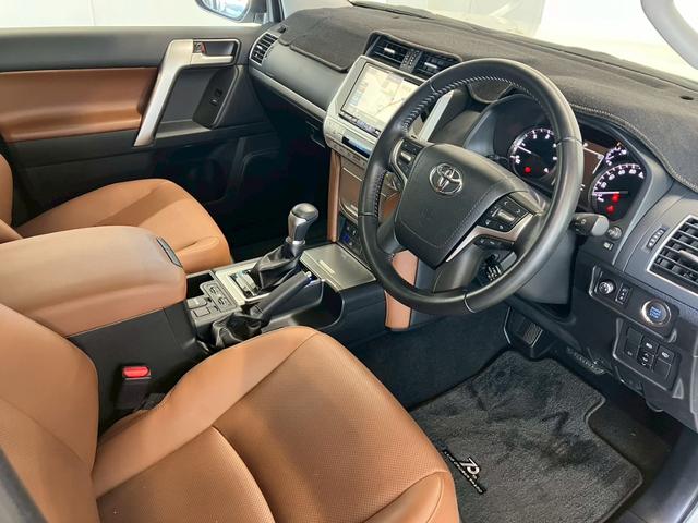 ランドクルーザープラド TX Lパッケージ 70thアニバーサリーリミテッド 1オーナー ムーンルーフ JAOSスキッププレート ガナドールマフラー RAYS18インチAW リフトアップ 9型ナビ バックカメラ シートヒーター 茶側シート LEDライト ACC セーフティセンス(34枚目)