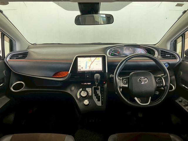 シエンタ ハイブリッドＧ　クエロ　８インチナビ　パノラミックビューモニター　フルセグＴＶ　両側電動スライド　ＬＥＤライト　オートハイビーム　シートヒーター／ステアリングヒーター　プリクラッシュ　クルーズコントロール　ドライブレコーダー（2枚目）