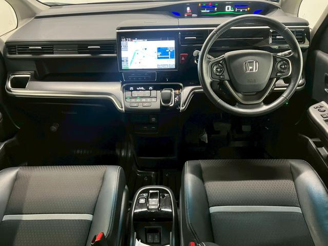 ステップワゴンスパーダ スパーダハイブリッド　Ｇ・ＥＸ　ホンダセンシング　純正９インチナビ　１０インチフリップダウンモニター　全周囲カメラ　ＡＣＣ　ＬＥＤライト　両側電動ドア　衝突軽減ブレーキ　ドラレコ　後席エアコン　ＥＴＣ　横滑り防止　シートヒーター　ハーフレザーシート（2枚目）