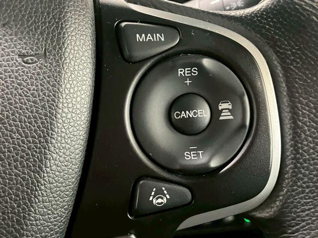 ステップワゴンスパーダ スパーダハイブリッド　Ｇ・ＥＸ　ホンダセンシング　純正９インチナビ　１０インチフリップダウンモニター　全周囲カメラ　ＡＣＣ　ＬＥＤライト　両側電動ドア　衝突軽減ブレーキ　ドラレコ　後席エアコン　ＥＴＣ　横滑り防止　シートヒーター　ハーフレザーシート（11枚目）