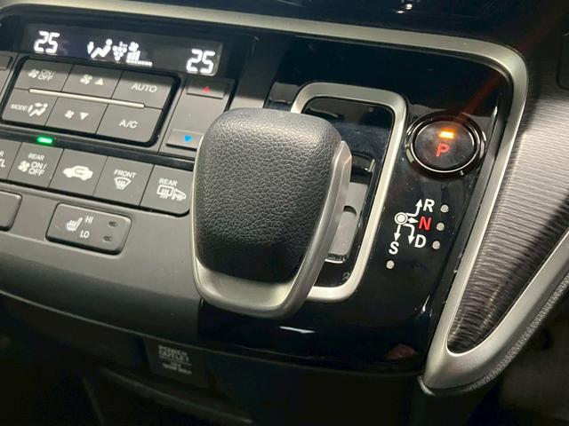 ステップワゴンスパーダ スパーダハイブリッド　Ｇ・ＥＸ　ホンダセンシング　純正９インチナビ　１０インチフリップダウンモニター　全周囲カメラ　ＡＣＣ　ＬＥＤライト　両側電動ドア　衝突軽減ブレーキ　ドラレコ　後席エアコン　ＥＴＣ　横滑り防止　シートヒーター　ハーフレザーシート（20枚目）