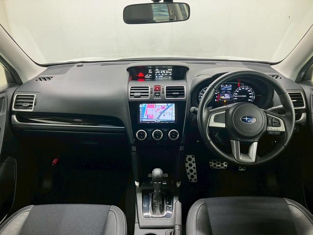 フォレスター Ｓ－リミテッド　ＡＣＣ　ＬＥＤヘッドライト　ステアリングレスポンシブヘッドランプ　パワーシート　７型ナビ　バックカメラ　フルセグ　Ｂｌｕｅｔｏｏｔｈ　ＣＤ　ＤＶＤ再生　シートヒーター　パワーシート　ハーフレザーシート（2枚目）