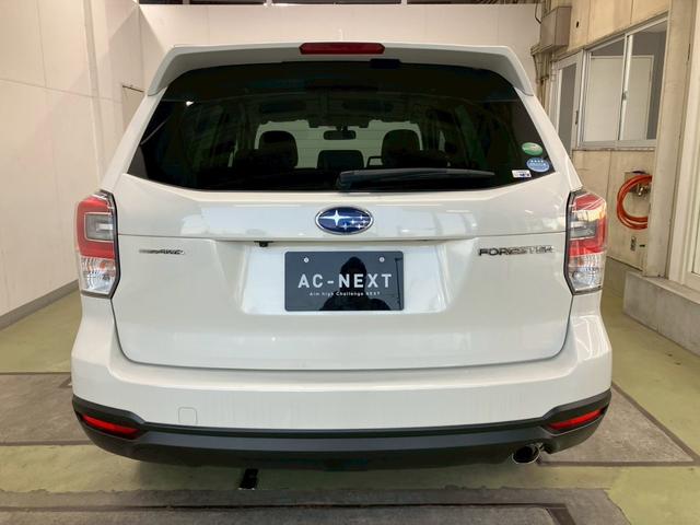 フォレスター Ｓ－リミテッド　ＡＣＣ　ＬＥＤヘッドライト　ステアリングレスポンシブヘッドランプ　パワーシート　７型ナビ　バックカメラ　フルセグ　Ｂｌｕｅｔｏｏｔｈ　ＣＤ　ＤＶＤ再生　シートヒーター　パワーシート　ハーフレザーシート（6枚目）