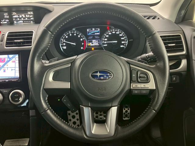 フォレスター Ｓ－リミテッド　ＡＣＣ　ＬＥＤヘッドライト　ステアリングレスポンシブヘッドランプ　パワーシート　７型ナビ　バックカメラ　フルセグ　Ｂｌｕｅｔｏｏｔｈ　ＣＤ　ＤＶＤ再生　シートヒーター　パワーシート　ハーフレザーシート（8枚目）