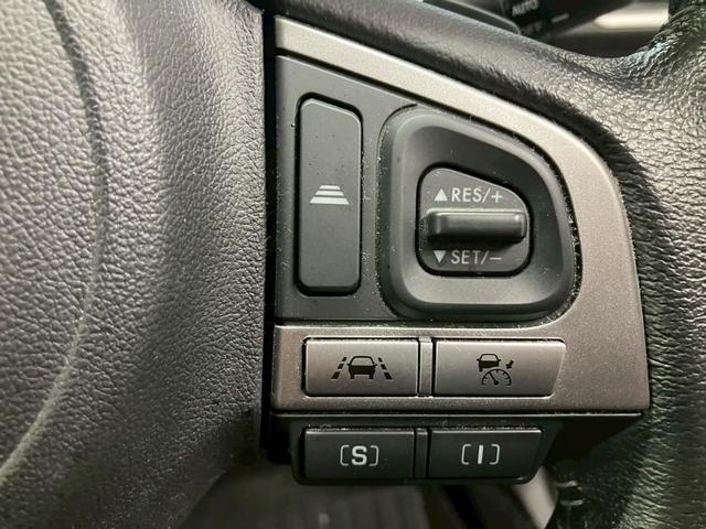 フォレスター Ｓ－リミテッド　ＡＣＣ　ＬＥＤヘッドライト　ステアリングレスポンシブヘッドランプ　パワーシート　７型ナビ　バックカメラ　フルセグ　Ｂｌｕｅｔｏｏｔｈ　ＣＤ　ＤＶＤ再生　シートヒーター　パワーシート　ハーフレザーシート（9枚目）