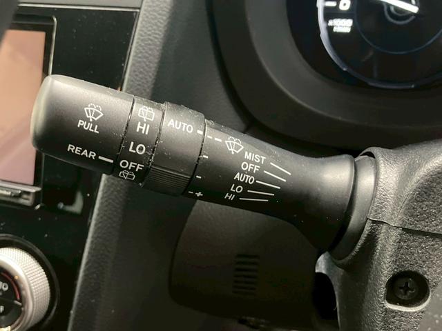 フォレスター Ｓ－リミテッド　ＡＣＣ　ＬＥＤヘッドライト　ステアリングレスポンシブヘッドランプ　パワーシート　７型ナビ　バックカメラ　フルセグ　Ｂｌｕｅｔｏｏｔｈ　ＣＤ　ＤＶＤ再生　シートヒーター　パワーシート　ハーフレザーシート（10枚目）