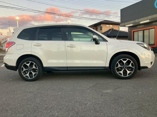 フォレスター Ｓ－リミテッド　ＡＣＣ　ＬＥＤヘッドライト　ステアリングレスポンシブヘッドランプ　パワーシート　７型ナビ　バックカメラ　フルセグ　Ｂｌｕｅｔｏｏｔｈ　ＣＤ　ＤＶＤ再生　シートヒーター　パワーシート　ハーフレザーシート（24枚目）