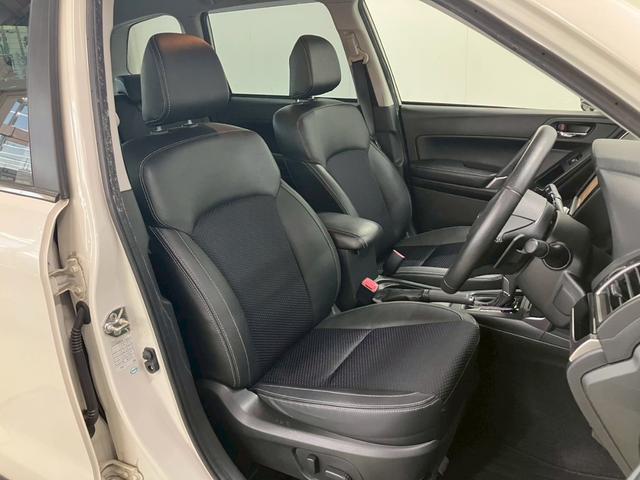 フォレスター Ｓ－リミテッド　ＡＣＣ　ＬＥＤヘッドライト　ステアリングレスポンシブヘッドランプ　パワーシート　７型ナビ　バックカメラ　フルセグ　Ｂｌｕｅｔｏｏｔｈ　ＣＤ　ＤＶＤ再生　シートヒーター　パワーシート　ハーフレザーシート（26枚目）