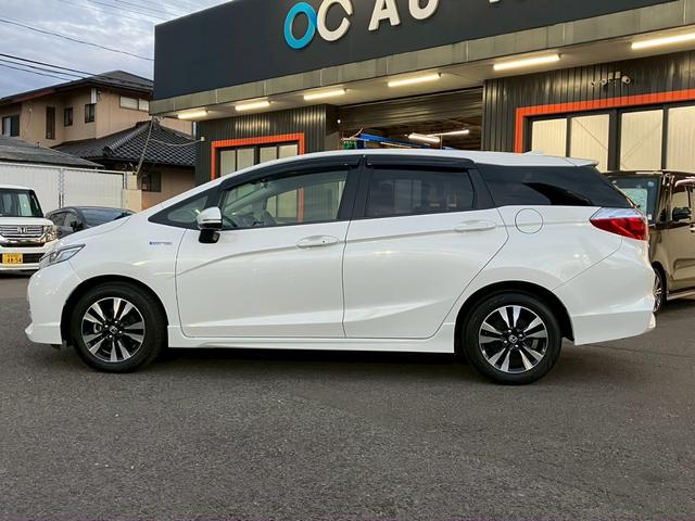 シャトル ハイブリッドＸ　ホンダセンシング　ＬＥＤヘッドライト　アダプティブクルコン　シートヒーター　ハーフレザー　ステリモ　純正ナビ　フルセグＴＶ　ＣＤ　ＤＶＤ　Ｂｌｕｅｔｏｏｔｈ　バックカメラ　純正ドラレコ　衝突軽減ブレーキ　レーンキープ（5枚目）