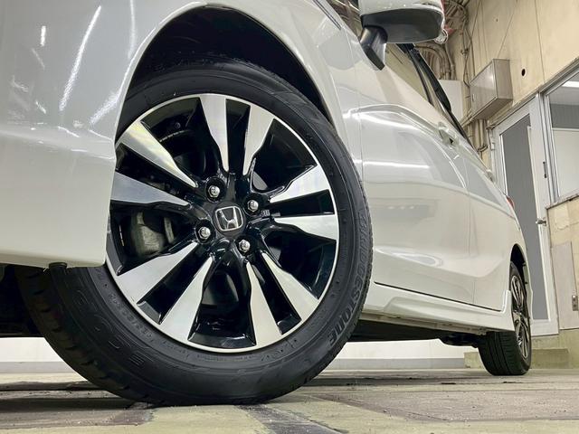シャトル ハイブリッドＸ　ホンダセンシング　ＬＥＤヘッドライト　アダプティブクルコン　シートヒーター　ハーフレザー　ステリモ　純正ナビ　フルセグＴＶ　ＣＤ　ＤＶＤ　Ｂｌｕｅｔｏｏｔｈ　バックカメラ　純正ドラレコ　衝突軽減ブレーキ　レーンキープ（7枚目）