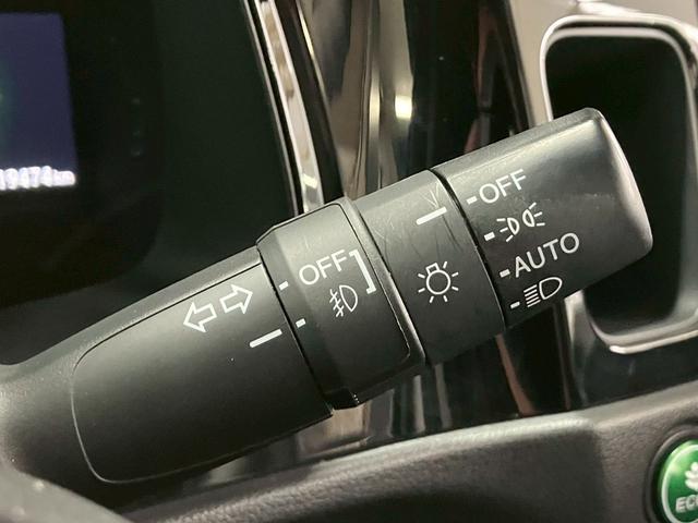 シャトル ハイブリッドＸ　ホンダセンシング　ＬＥＤヘッドライト　アダプティブクルコン　シートヒーター　ハーフレザー　ステリモ　純正ナビ　フルセグＴＶ　ＣＤ　ＤＶＤ　Ｂｌｕｅｔｏｏｔｈ　バックカメラ　純正ドラレコ　衝突軽減ブレーキ　レーンキープ（13枚目）