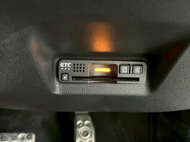 シャトル ハイブリッドＸ　ホンダセンシング　ＬＥＤヘッドライト　アダプティブクルコン　シートヒーター　ハーフレザー　ステリモ　純正ナビ　フルセグＴＶ　ＣＤ　ＤＶＤ　Ｂｌｕｅｔｏｏｔｈ　バックカメラ　純正ドラレコ　衝突軽減ブレーキ　レーンキープ（22枚目）