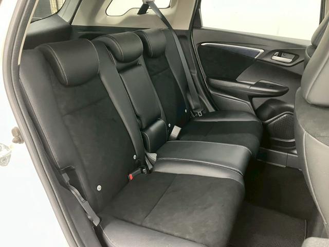 シャトル ハイブリッドＸ　ホンダセンシング　ＬＥＤヘッドライト　アダプティブクルコン　シートヒーター　ハーフレザー　ステリモ　純正ナビ　フルセグＴＶ　ＣＤ　ＤＶＤ　Ｂｌｕｅｔｏｏｔｈ　バックカメラ　純正ドラレコ　衝突軽減ブレーキ　レーンキープ（30枚目）