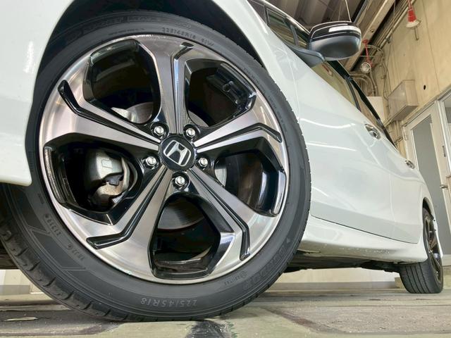 ジェイド ＲＳ・ホンダセンシング　純正９インチナビ　バックモニター　フルセグＴＶ　ＨＤＭＩ接続　ＬＥＤヘッドライト　前後ドライブレコーダー　衝突被害軽減ブレーキ　レーンキープ　アダプティブクルーズコントロール　パドルシフト　ＥＴＣ（7枚目）