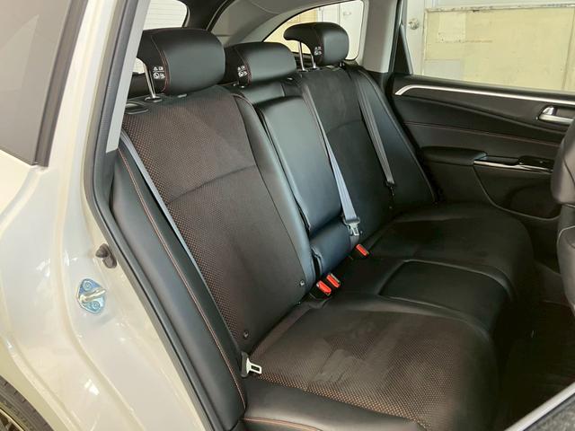 ジェイド ＲＳ・ホンダセンシング　純正９インチナビ　バックモニター　フルセグＴＶ　ＨＤＭＩ接続　ＬＥＤヘッドライト　前後ドライブレコーダー　衝突被害軽減ブレーキ　レーンキープ　アダプティブクルーズコントロール　パドルシフト　ＥＴＣ（32枚目）