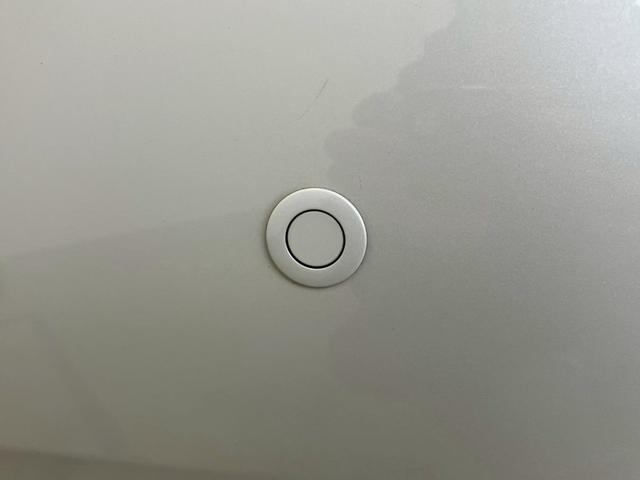 ハリアーハイブリッド プレミアム　アドバンスドパッケージ　４ＷＤ　ＪＢＬサウンド　全周囲カメラ　ワイヤレス充電　アダプティブクルコン　ＬＥＤヘッドライト　パワーバックドア　ハーフレザー　ＣＤ　ＤＶＤ　Ｂｌｕｅｔｏｏｔｈ　レーンキープ　衝突軽減ブレーキ　ＥＴＣ（21枚目）