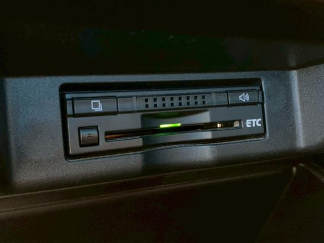 ハリアーハイブリッド プレミアム　アドバンスドパッケージ　４ＷＤ　ＪＢＬサウンド　全周囲カメラ　ワイヤレス充電　アダプティブクルコン　ＬＥＤヘッドライト　パワーバックドア　ハーフレザー　ＣＤ　ＤＶＤ　Ｂｌｕｅｔｏｏｔｈ　レーンキープ　衝突軽減ブレーキ　ＥＴＣ（22枚目）