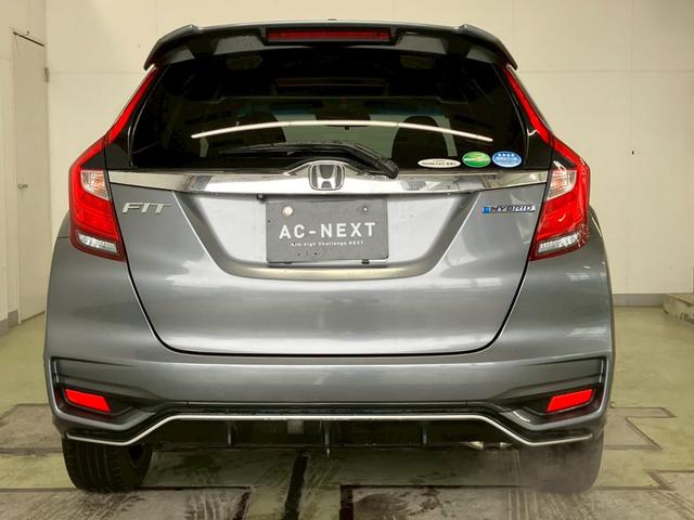 フィットハイブリッド Ｓ　ホンダセンシング　純正ナビ　フルセグＴＶ　Ｂｌｕｅｔｏｏｔｈ　バックモニター　衝突被害軽減ブレーキ　レーンキープ　ＬＥＤヘッドライト　ＡＣＣ　ステアリングリモコン　パドルシフト　ルーフスポイラー　スマートキー　ＥＴＣ（6枚目）
