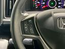 【ステアリングスイッチ】オーディオのボリュームの調節や、ラジオのチャンネルの変更、電話の受け取りなどを可能にします。運転中に目線を下げずに操作可能です。