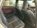 【リアシート】広々としているので後部座席の方も快適にドライブができます♪