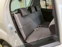 【リアシート】広々としているので後部座席の方も快適にドライブができます♪