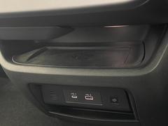 置くだけ充電／ＵＳＢ挿入口 7
