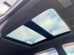 【ガラスルーフ】開放感たっぷり！車内に明かりを取り入れて景色を楽しめます！！ 6
