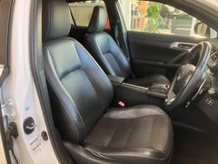 【シートヒーター】シートヒーターはエアコンよりも温まるのが早いので冬場の運転には必須ですね♪ 6