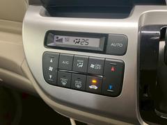 【オートエアコン】オートエアコンは温度を設定すれば自動で快適な状態をキープしてくれるので運転中の温度操作が減り安全面でも安心ですね。 5