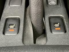 【シートヒーター】シートヒーターはエアコンよりも温まるのが早いので冬場の運転には必須ですね♪ 6