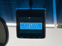 【ドライブレコーダー】愛車に取り付けることで映像と音声を記録してくれるドライブレコーダーは、事故の際に確かな証拠能力を発揮してくれます。 7