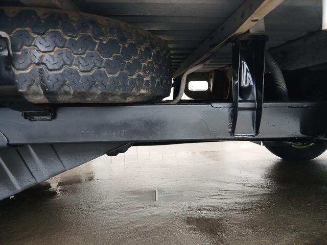 サンバートラック ＴＣ　プロフェッショナル　切替式４ＷＤ　パワーステアリング　運転席エアバック　ヘッドライトレベライザー　エアコン　ラジオ　タイミングベルト交換済（31枚目）