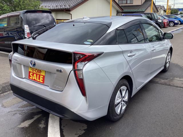 プリウス Ｓ　１年保証付！！　４ＷＤ　プッシュスタート　ナビ　バックカメラ　ＥＴＣ　ハイブリッド　オートマチックハイビーム　スマートキー　電動格納ミラー　オートライト（5枚目）