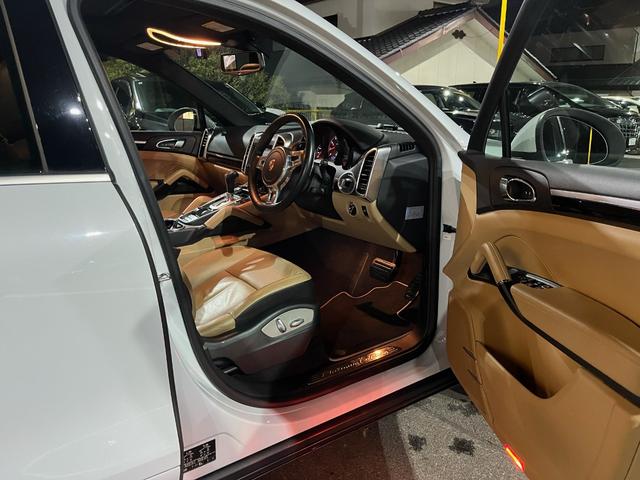 カイエン プラチナエディション ABS ナビ フルセグ バックカメラ 革シート パワーシート シートヒーター パワーバックドア サンルーフ ミラー型モニター ドライブレコーダー 純正18インチアルミ(9枚目)