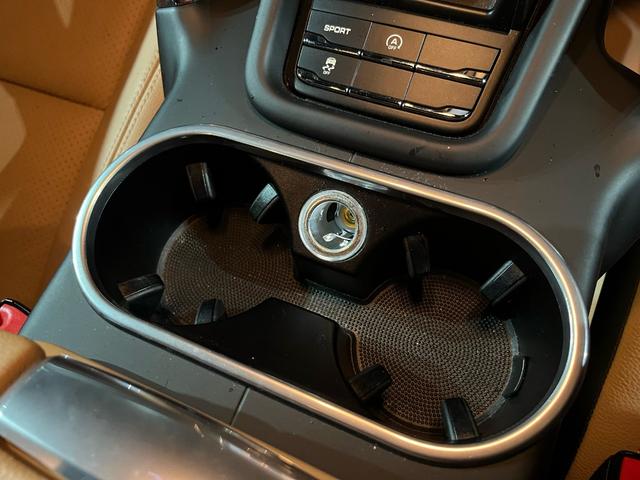 カイエン プラチナエディション ABS ナビ フルセグ バックカメラ 革シート パワーシート シートヒーター パワーバックドア サンルーフ ミラー型モニター ドライブレコーダー 純正18インチアルミ(23枚目)