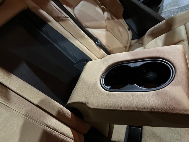 カイエン プラチナエディション ABS ナビ フルセグ バックカメラ 革シート パワーシート シートヒーター パワーバックドア サンルーフ ミラー型モニター ドライブレコーダー 純正18インチアルミ(55枚目)