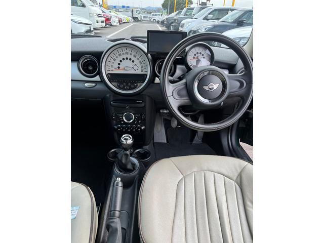 ＭＩＮＩ クーパー　クラブマン　１年保証付！！　１５インチアルミホイール　スマートキー　ＣＤ　横滑り防止　ＡＢＳ　運・助・サイドエアバッグ　電動格納ミラー（15枚目）